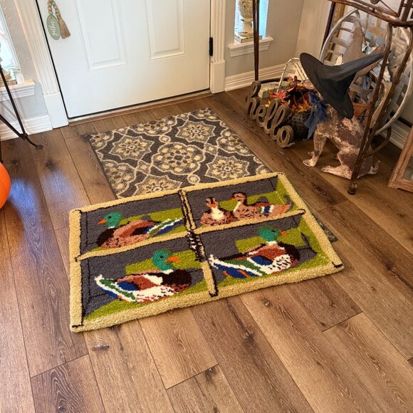 Large MCM Hooked Duck Rug - Picture 11 of 17
